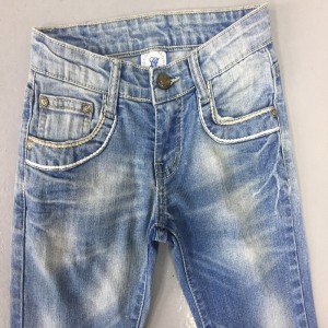 dreng vender op med lige ben med broderi, syning af lomme jeans WSG006