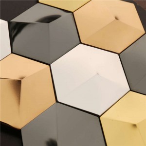 Top arabesk sorte og gyldne mosaikfliser på bagsiden