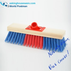 Akbrand Long Handle træbørste til udendørs skubning