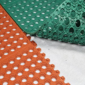 Perforeret dræningsmåtte af høj kvalitet i naturgummi til dæk