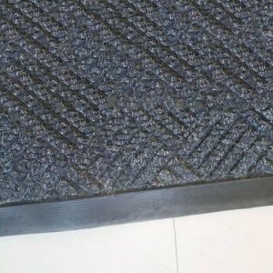 Tæppe af gummiblanding