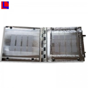 Silikone kageformer i høj kvalitet, der er produceret af injektionsforme af en gummi-støbemaskine