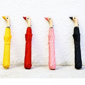 2019 Auto åben Gul duck træhåndtag krog 2 foldbar paraply