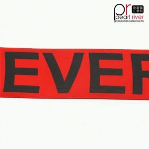 Rødt bånd i høj kvalitet