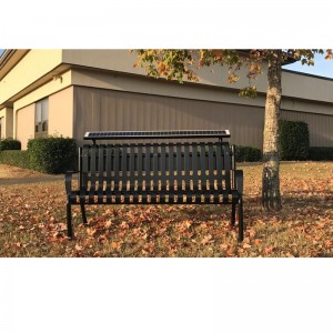 Uptown opladningsbænk med solpaneler bag