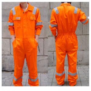 Årlig produktion af 400000 stykker / sæt arbejdstøj med god kvalitet og mængde