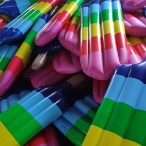 Oppustelig Rainbow Popsicle Pool Float / Pool Lounge