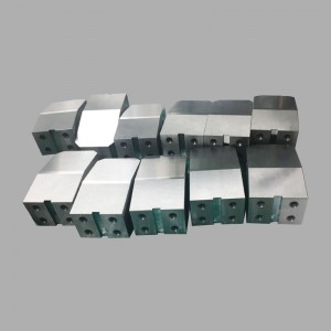 Drejning af fræsearbejde til montering af industrielt udstyr