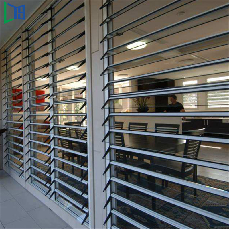 Lejlighed Aluminium Justerbart klavervindue Små vinduer til badeværelset australske Standard Glasluftsvindue