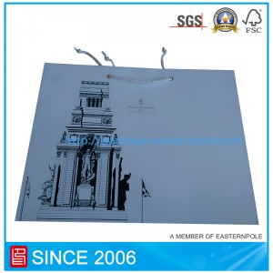 Hvid kraftpapirpose til tøj