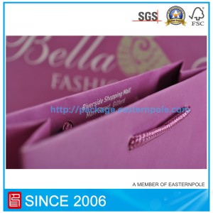 Lilla papirpose med knyttet håndtag