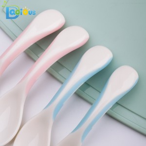 Hot Sale Babyprodukter Baby Første fase skeer Plastic Baby Toddler Spoon Baby Rejsegaffel og ske sæt