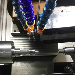 Hvirvlende fræsning CNC drejebænkearbejde til mikromotororm intern rotation i udkrigsarmen