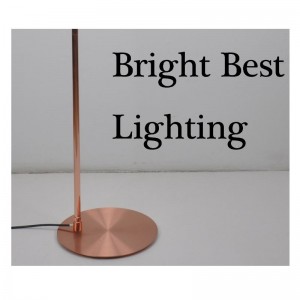 Gulvlampe med justeringsfunktion og flad sokkel