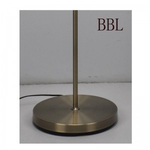 Moderne gulvlampe med mesh skygge