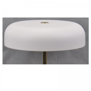 LED bordlampe med marmorbund og metalskygge