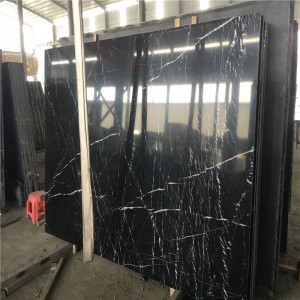 Nero Marquina Marble i hvid stribe