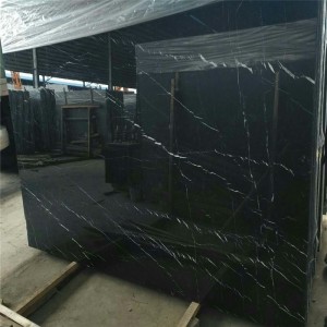 Nero Marquina Marble i hvid stribe