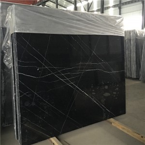 Nero Marquina Marble i hvid stribe