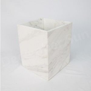 Elegant og yndefuldt sæt tilbehør til badeværelse i marmor