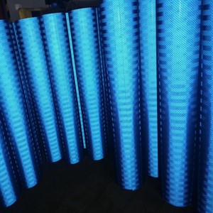 rød og hvid reflekterende sikkerhedstape