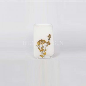 Firkantet hvid med guld decaled glas tilbehør til badeværelset med tandbørsteholder