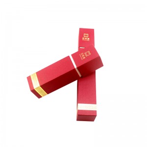 Firkantet gaveæske med specialtilpasset sjælden souvenir