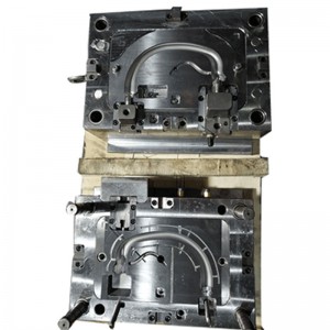 Rækværk til landbrugsudstyr