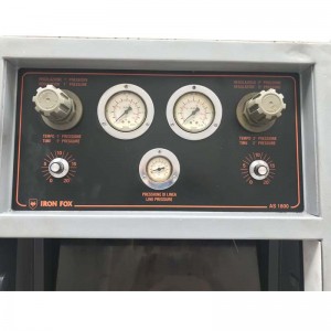 Jernrevpneumatisk sålepresse, der fastgør sko, hvilket gør maskinprisen