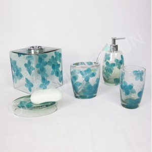 Klart glas med dekaleret badeværelsestilbehør