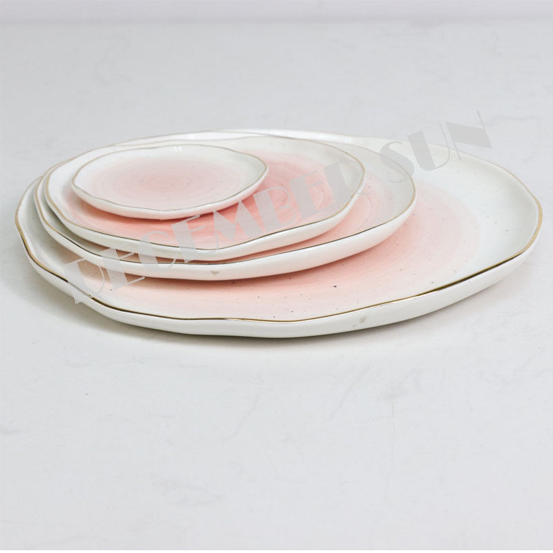 Et bredt udvalg keramisk bord dessert plade krus skål