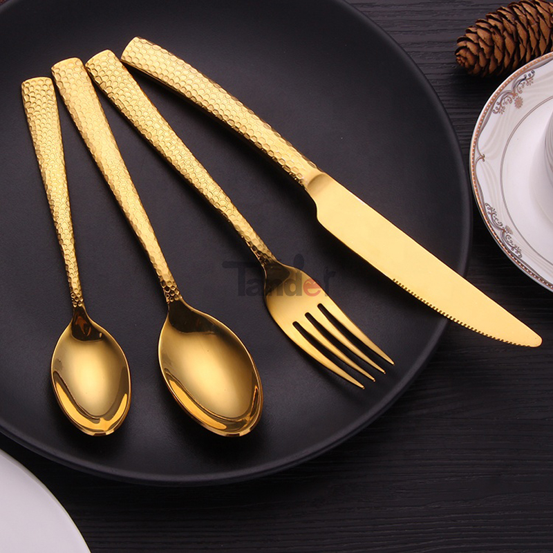 kreativ design af skinnende guld bestik af spiseartikler