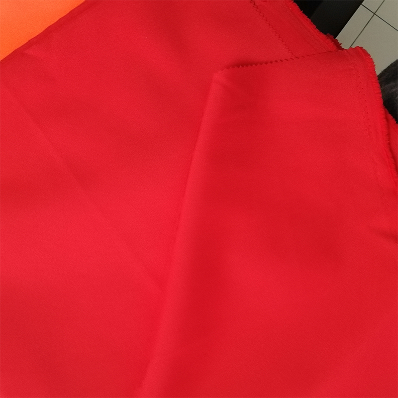 100% polyesterfarvet jakkesæt