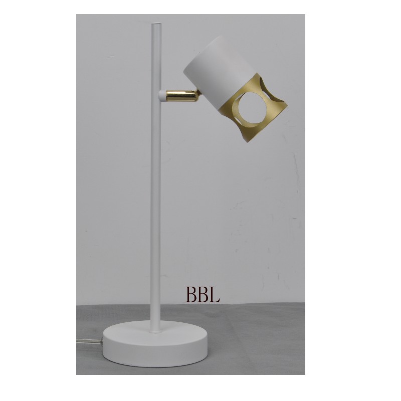 Moderne bordlampe med hvid + guldskygge
