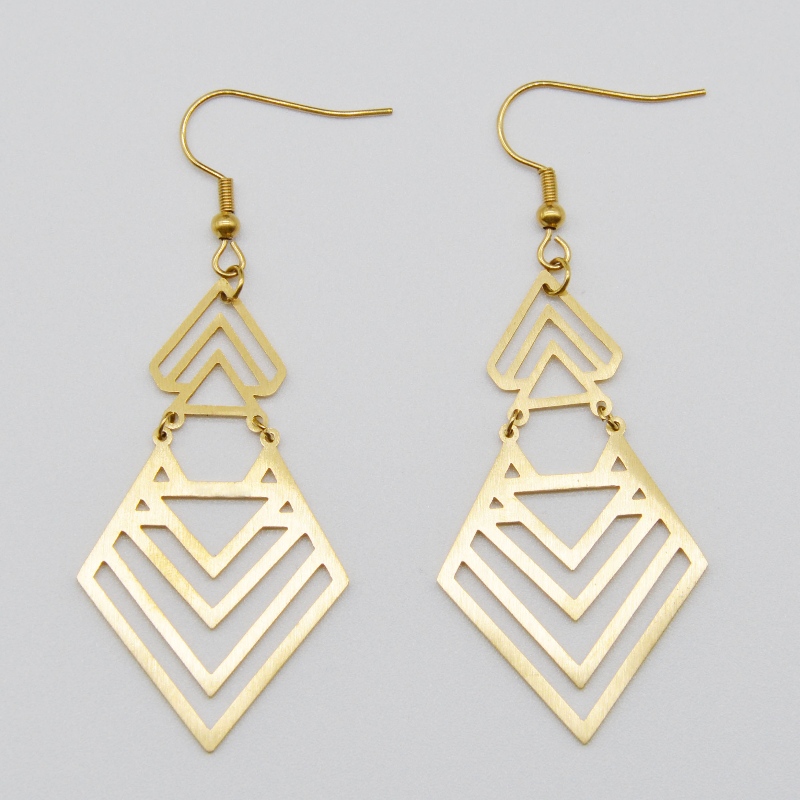 Ødelagte øreringe og øreringe af rustfrit stål