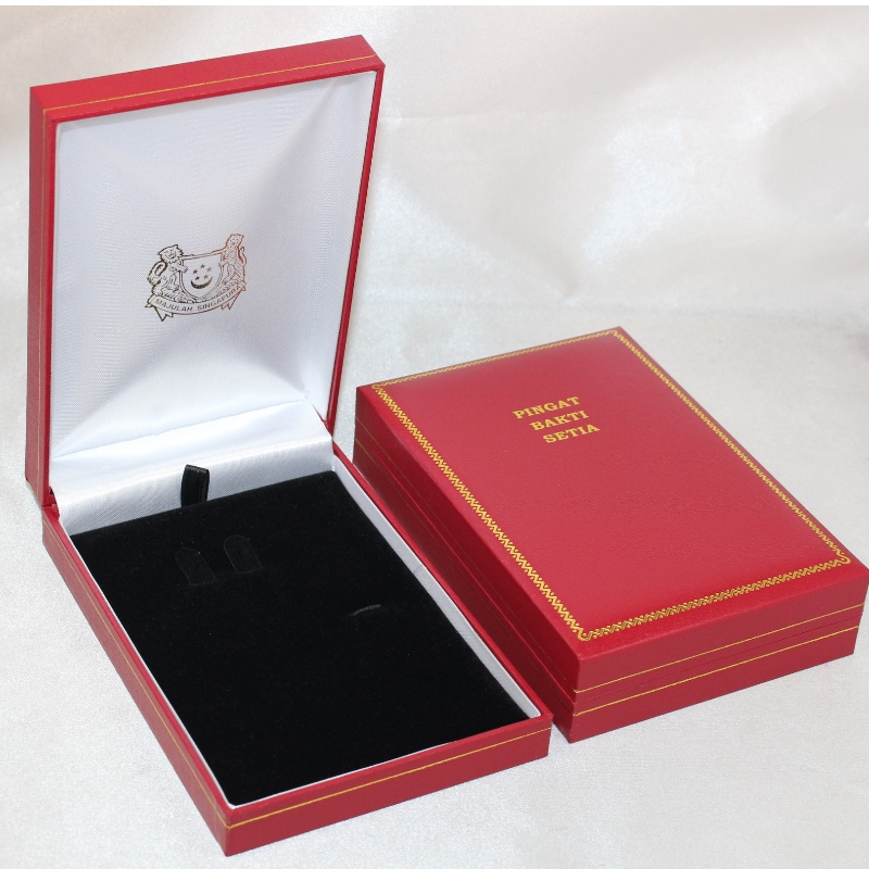 Vare V-15S rektangel Kunstlæderpapir kasse til 75 * 120 mm medalje, mønt & badge osv. Mm. 97 * 143 * 34, vægt ca. 170 g