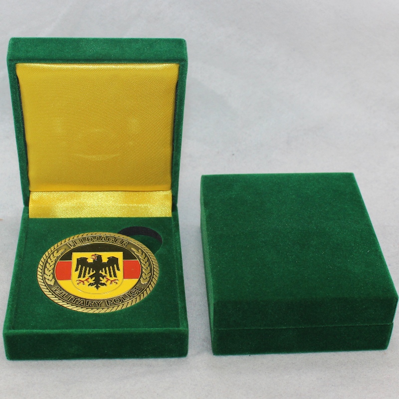 Vare 17-firkantet kunstpapirkasse til 45 * 53 mm mønt, badge, manchetknapper, tegnebogsklips osv. Mm. 68 * 80 * 30, vægt ca. 62 g