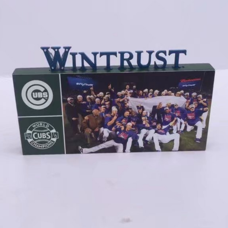 Wooden Cubs Winthrown Video Board med LED Letters
