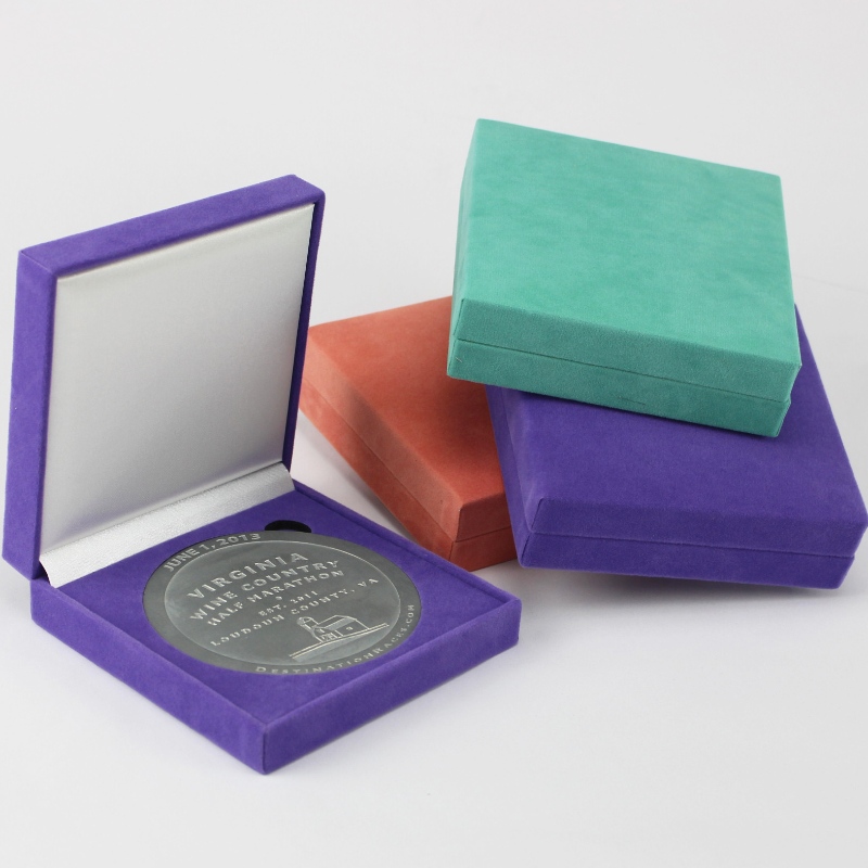 Vare 22-firkantet flanellæskasse til 90 * 90 mm mønt, badge ＆ medalje osv. Mm.128 * 128 * 34, vægt ca. 170 g