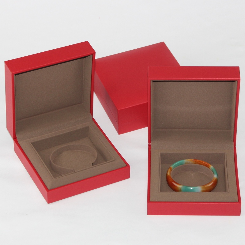 Exkvisitte smykkeemballage boks til emballage til smykker af høj kvalitet med svampeskum, størrelse er 115*115*45mm