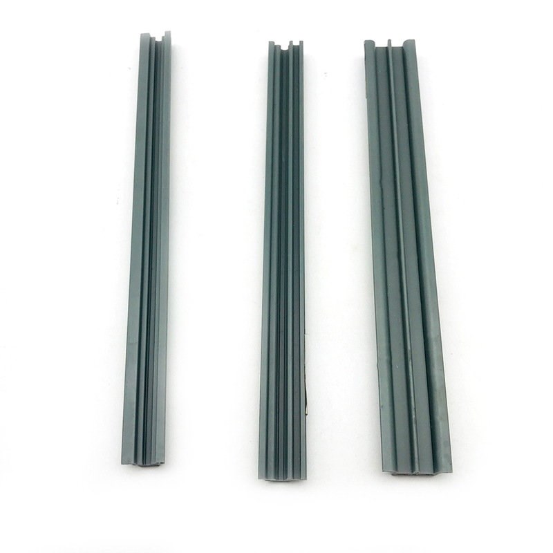 plastikstrimmel til udstillingsdørspor