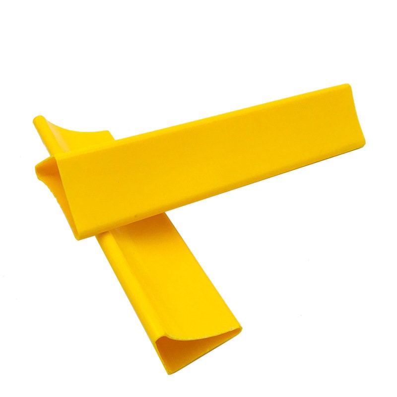 stiv ekstruderet PVC-plaststrimmel rørlagsstøtteliste PVC-trekantprofil til skabsunderstøtning