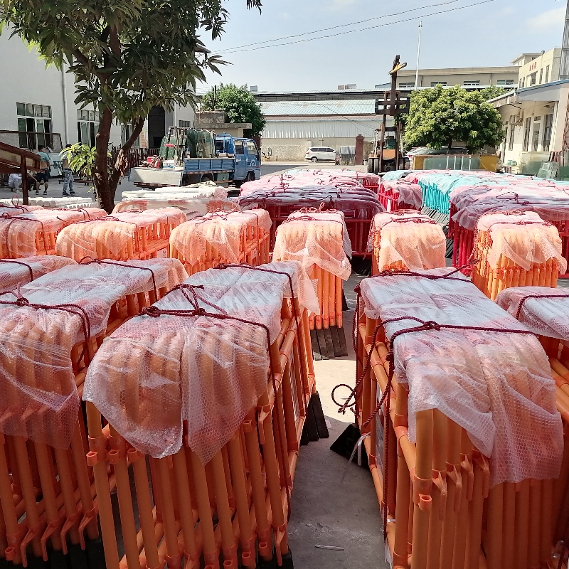 Fodgængerbarriere til koncerter, sportsbegivenheder og parader plastbarrikade PVC parkeringsplads barriere køretøjsbarriere