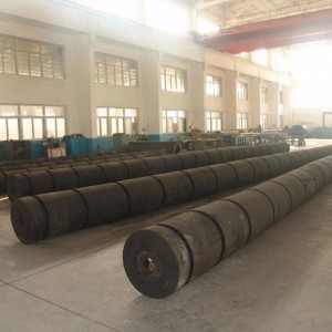 Fender af slæbegummi til skibe og kajkofanger