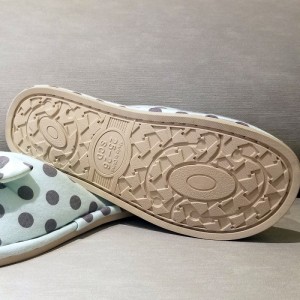 Slippere med prikket