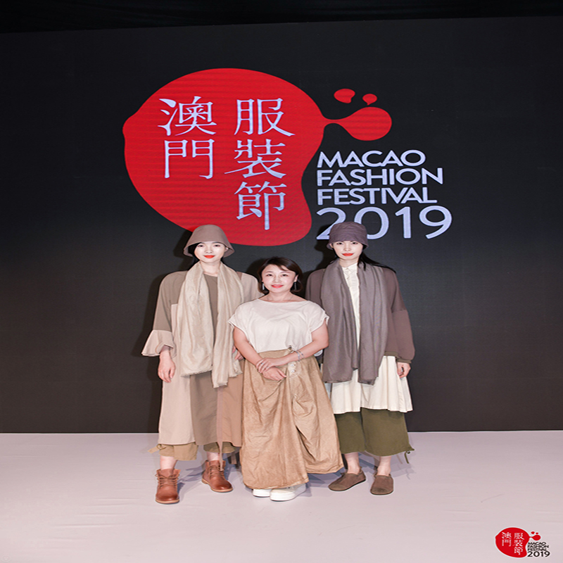 Retro og elegant, tjek bluser, plaid bukser, plaidnederdel, plaid elementer er aldrig fedtet at bære.