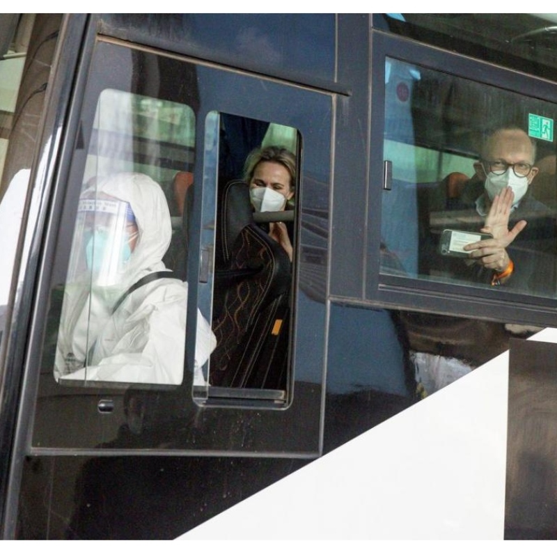 WHO Team for Virus Origin-Tracing ankommer i Wuhan