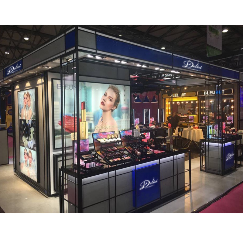 Åbnede enny showcase