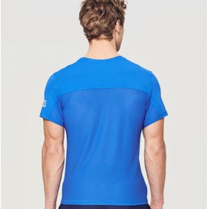 Træning T-shirt lavet af fugt-wicking stof