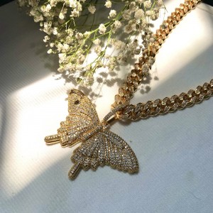 Fashion Bling Pink Butterfly Halskæde Stor størrelse skinnende sommerfugl vedhæng med cubansk kæde
